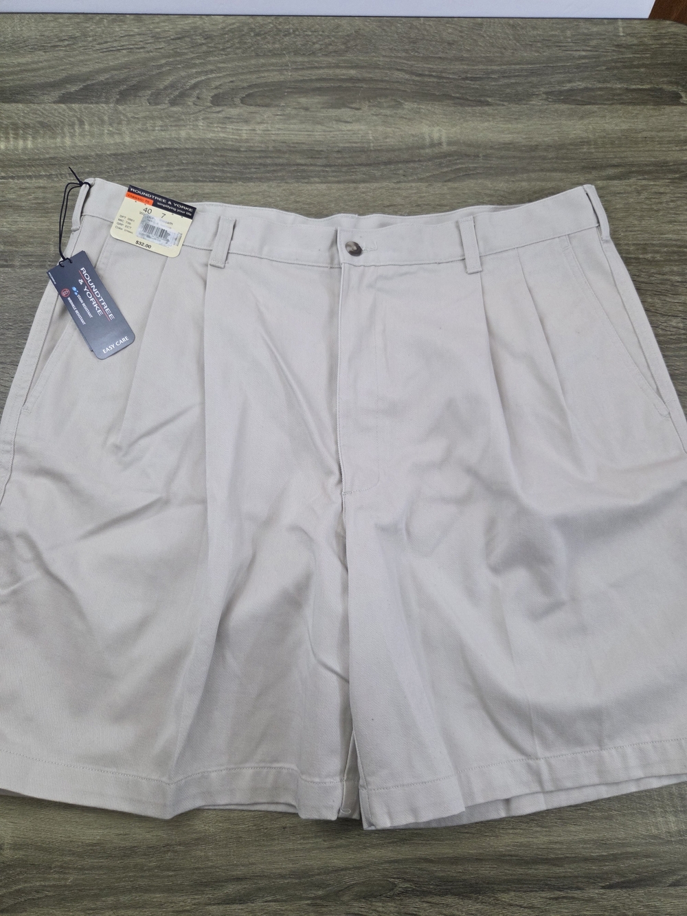 Roundtree & Yorke Chino Shorts Men's 40 Beige Pleated Cotton Preppy NEW